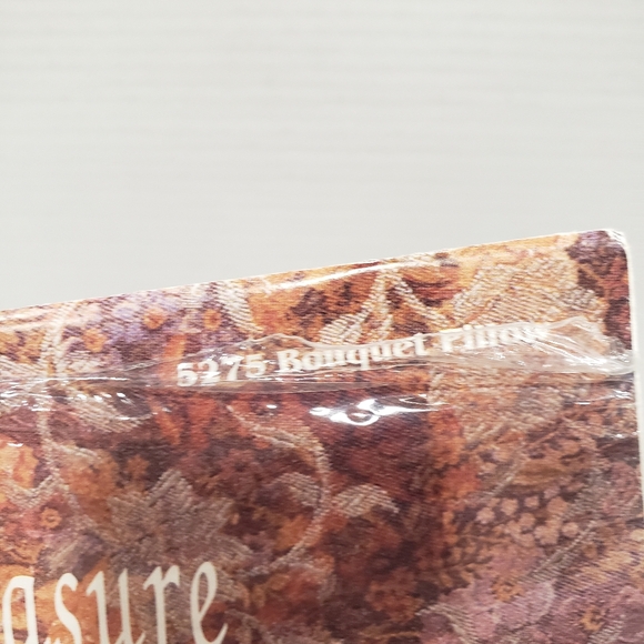 Vintage Heirloom Treasures 5275 Bouquet Pillow Needlepoint Kit - Picture 6 of 7